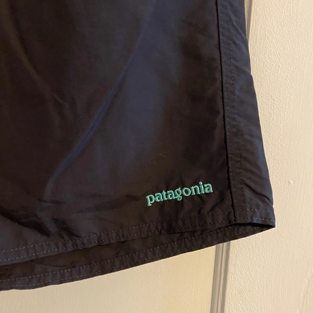 Patagonia M’s Patch Pocket Wavefarer Board Shorts Size 32